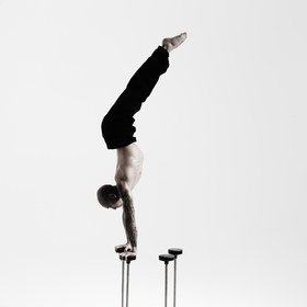 Reuben handbalancing side 1 — figure reference